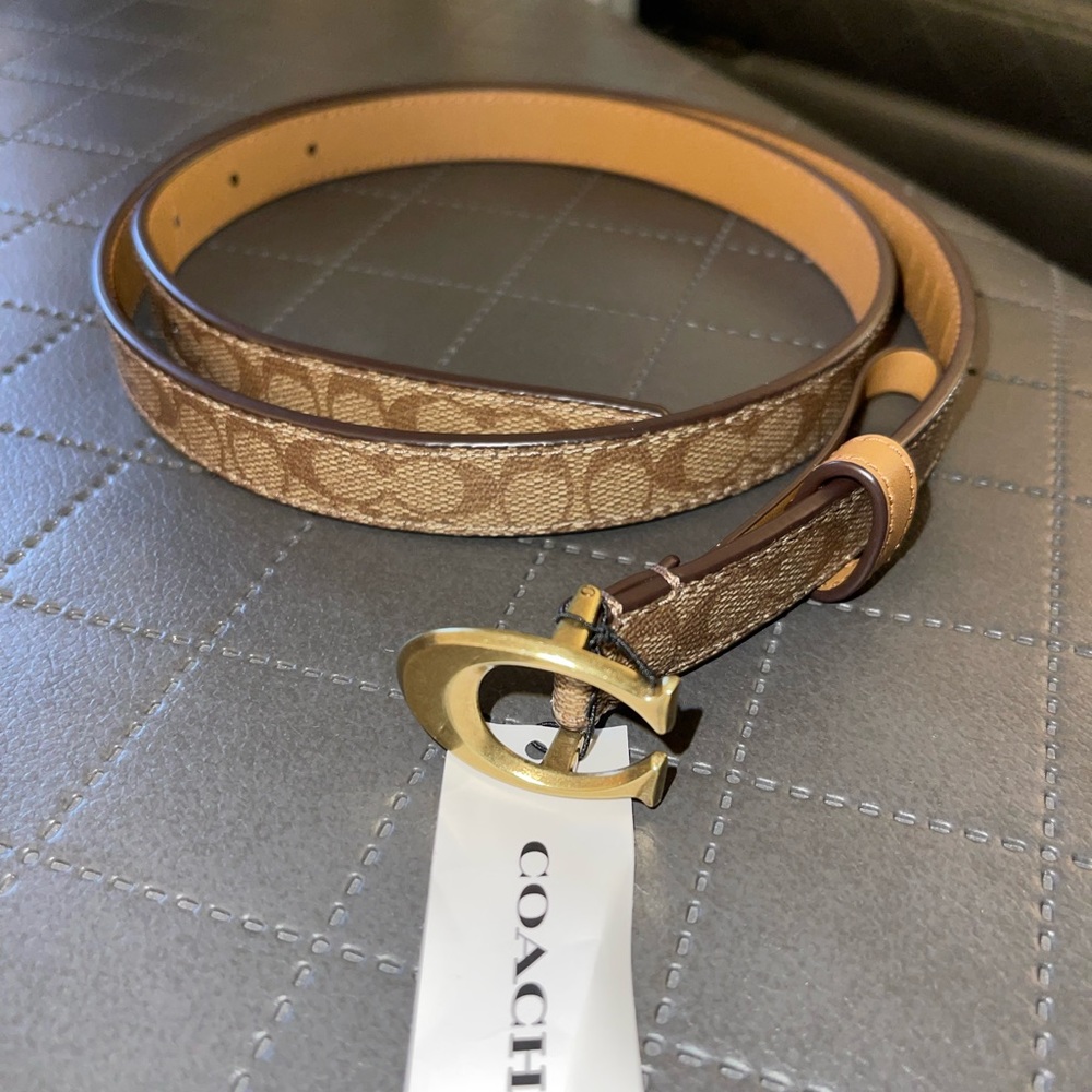 Authentic 💯 Coach Bealt ♥️ Never worn ♥️